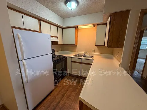2856 S Rogers Ave #7 Photo 1