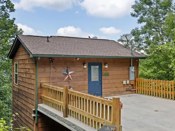 1454 Nordic Dr, Gatlinburg, TN 37738