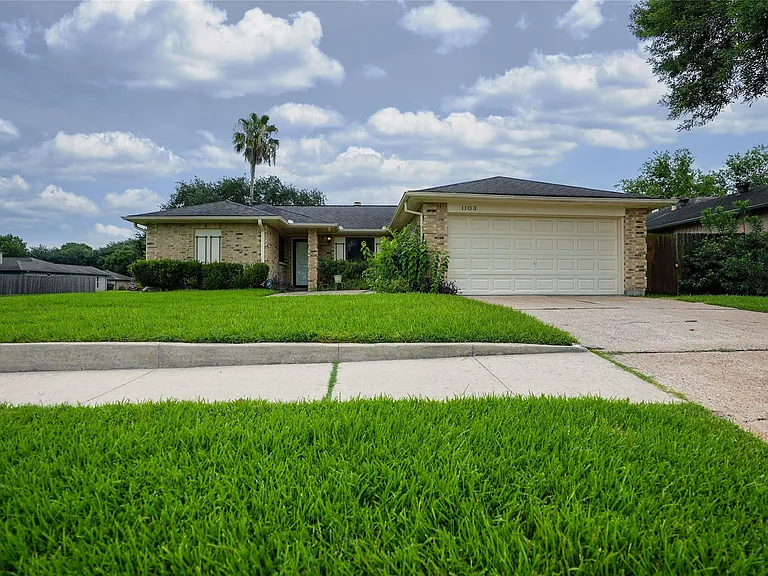 1103 W Brompton Dr — Photo 24