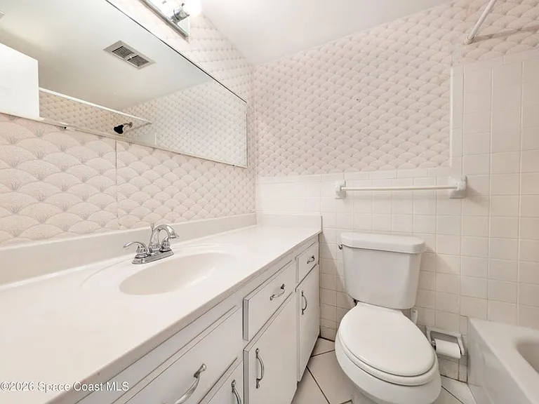190 E Olmstead Dr #E10 — Photo 4