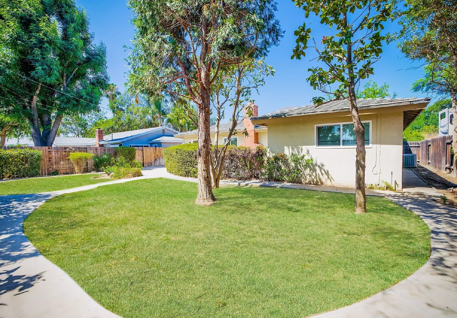 3 bed, 2.0 bath, 1560 sqft, $3,195 — Photo 4
