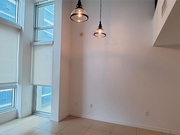 5th image of 300 S Biscayne Blvd #L-1004