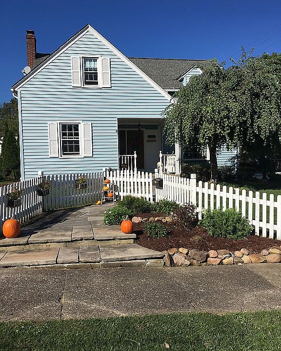 1st image of 134 Parkwood Dr