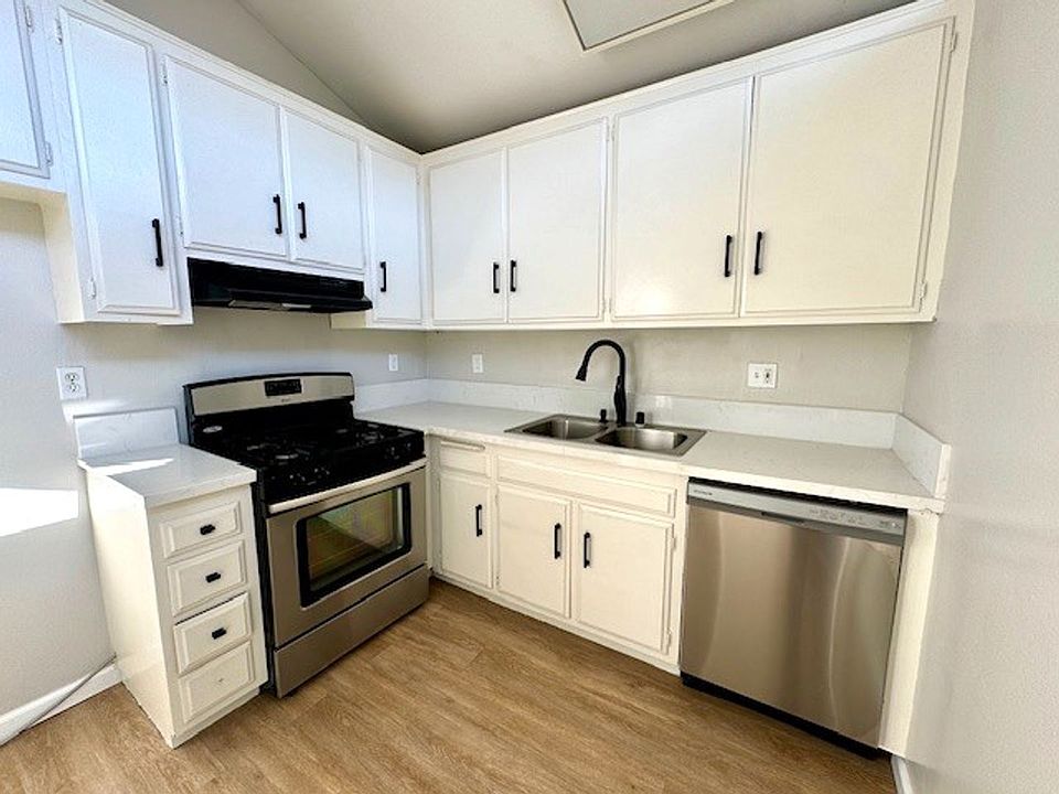 1st image of 31578 Agoura Rd Unit 4