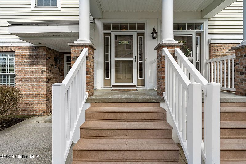 5th image of 3208 Admirals Walk Drive