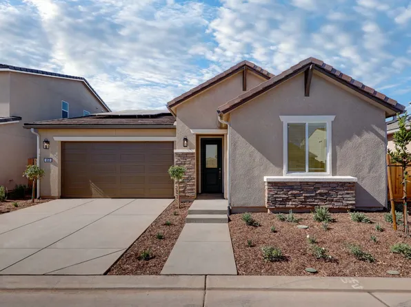 853 Eclipse Ln, Clovis, CA