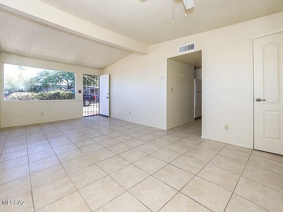 5th image of 3220 E Patricia St