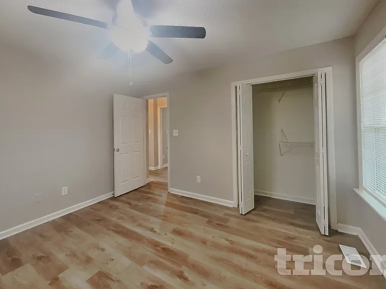 1322 Sasswood Ln — Photo 7