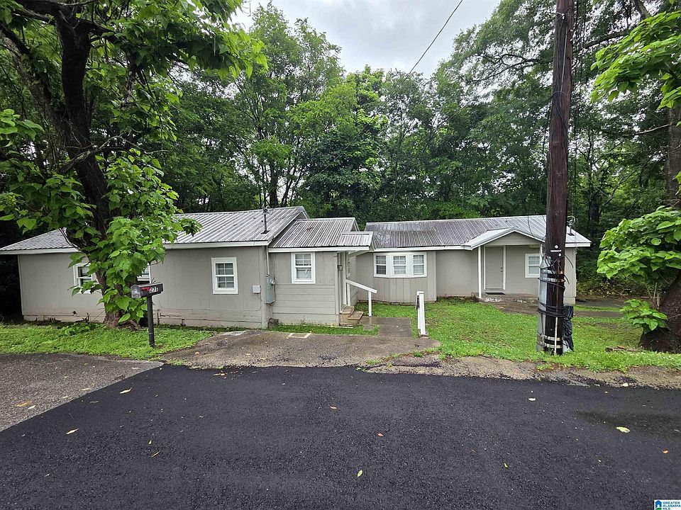 1st image of 27 1st St NE