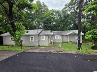 27 1st St NE, Graysville, AL 35073