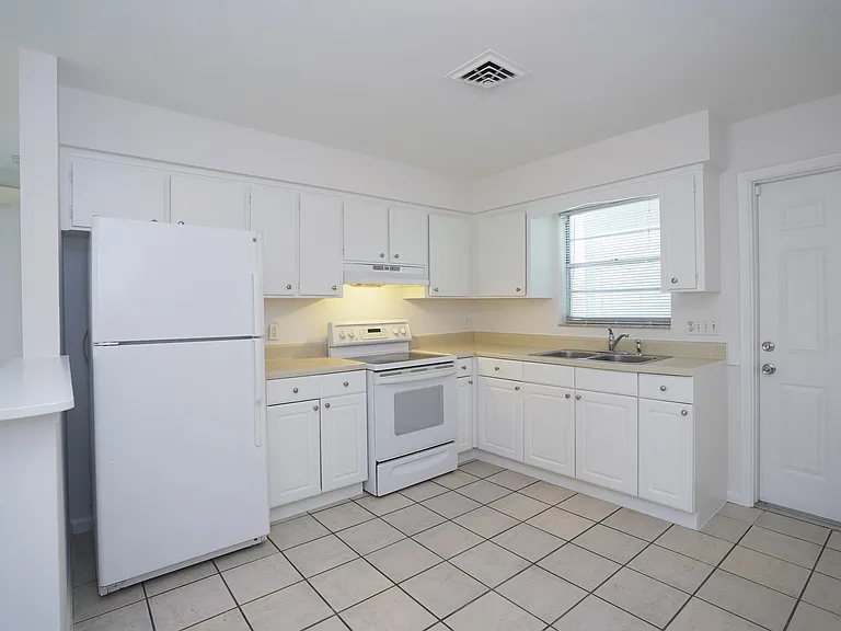 1193 S Alhambra Cir #1 — Photo 12