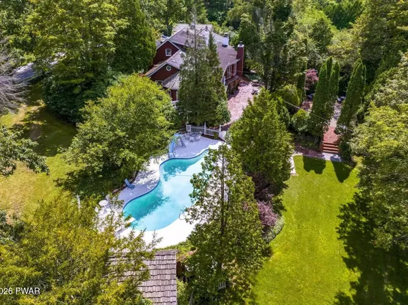 219 Gravity Rd, Lake Ariel, PA 18436