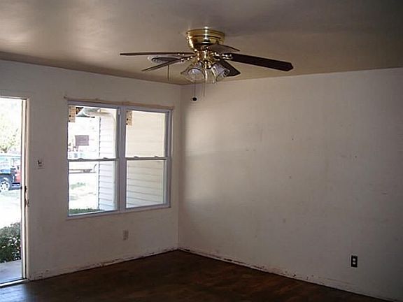 4th image of 909 Green St