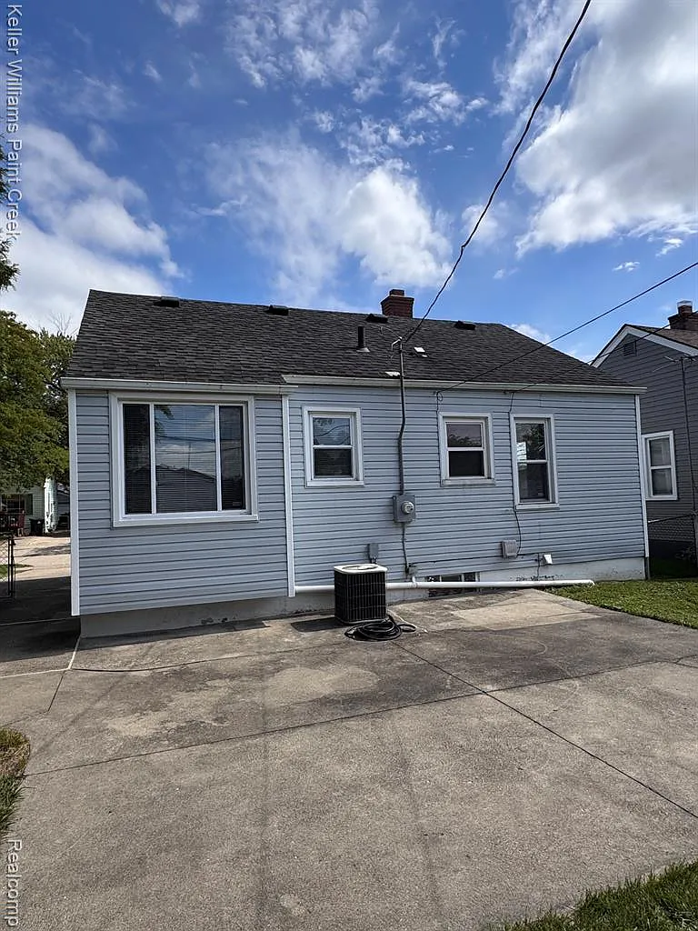 2 bed, 1.0 bath, 688 sqft, $1,300 — Photo 4