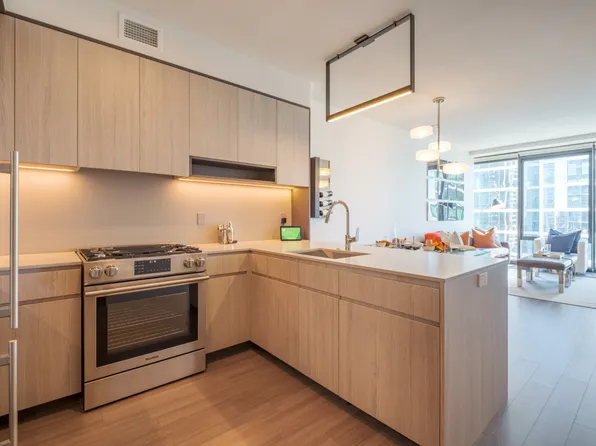 1200 S Indiana Ave, Chicago, IL