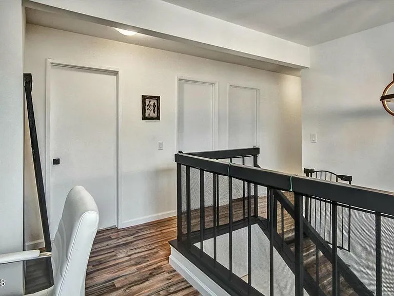 508 Village Rd — Photo 16