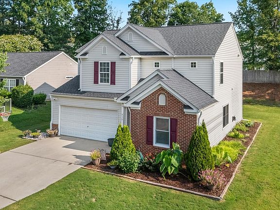 3rd image of 513 Birchtree Valley Ct