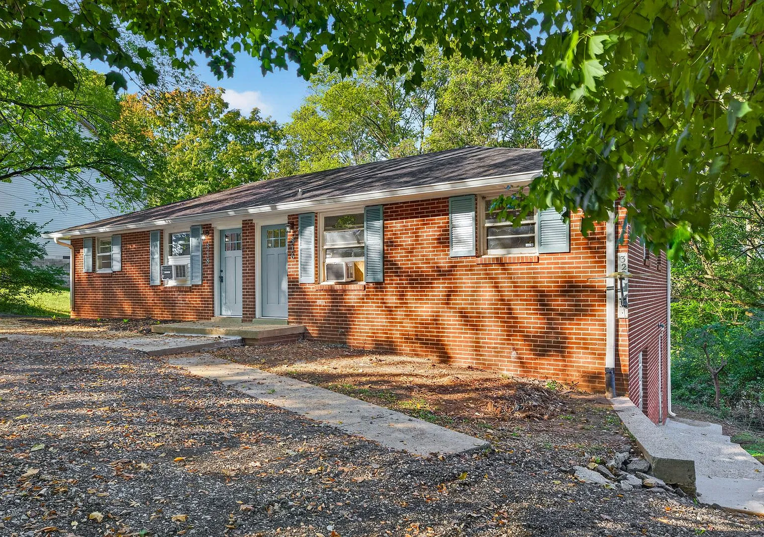 Davis Drive-316-320 — Photo 2