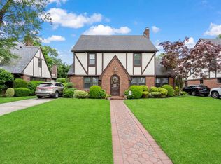 107 Wickham Rd, Garden City, NY 11530