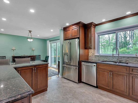 5th image of 80 Mandalay Dr