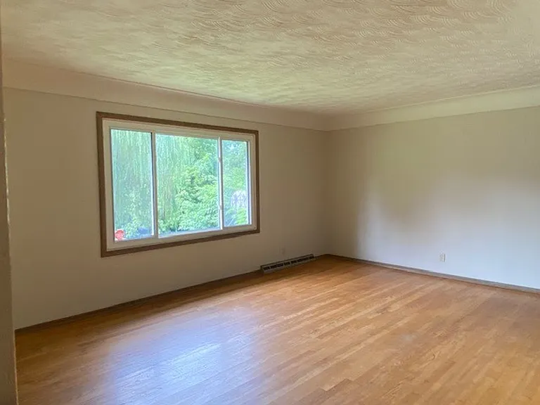 214 Cheryl Dr — Photo 4