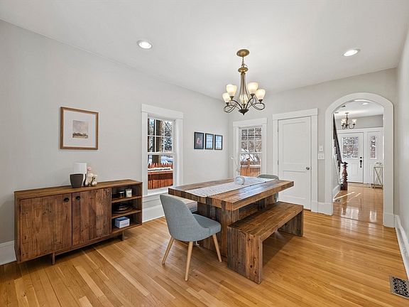 2nd image of 20 Maple St