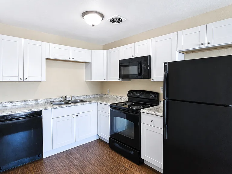 Updated Littleton Apartment with Amenities! Sapphire Place — Photo 9