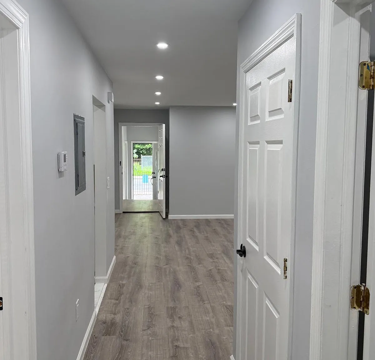 2 bed, 1000 sqft, $2,100 — Photo 1