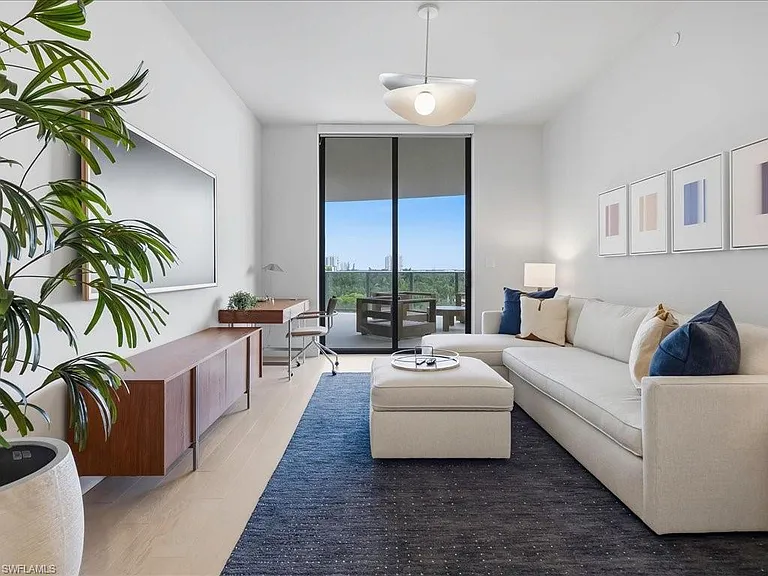 5100 Seagrass Blvd #306 — Photo 4
