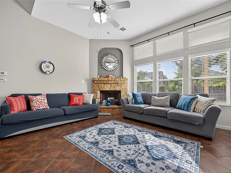 112 Latitude Ln — Photo 4