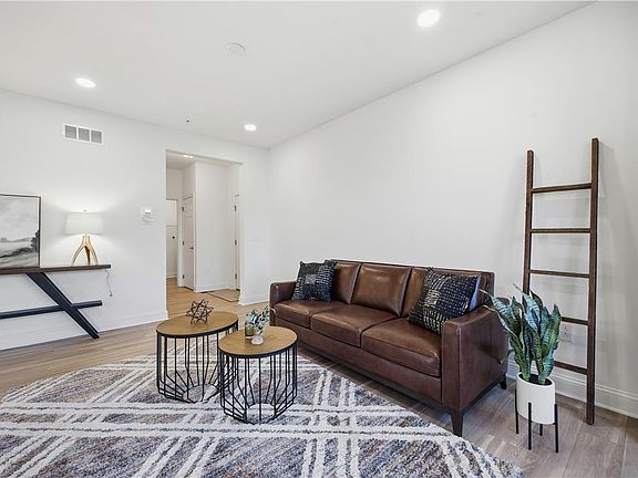 4th image of 868 Veneto Ct