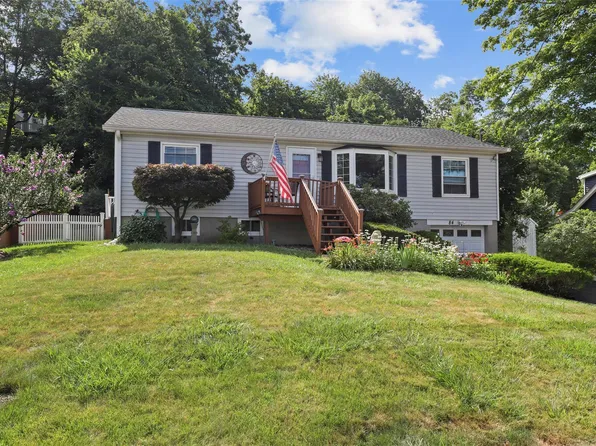 84 Entrance Way, Mahopac, NY 10541