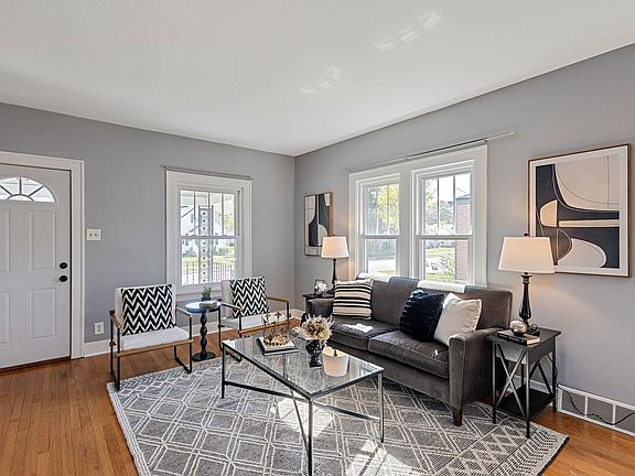 5th image of 405 N Victoria St
