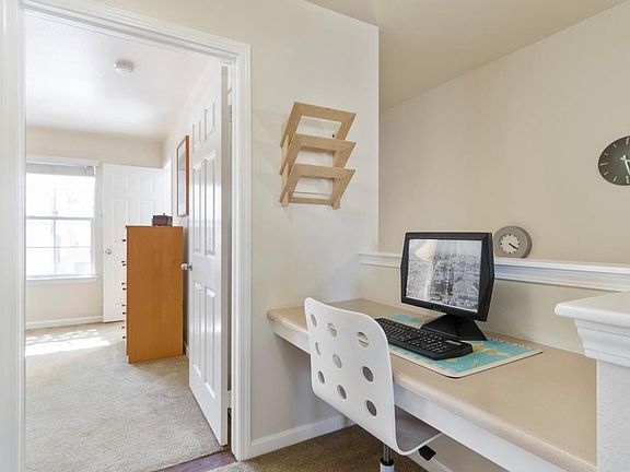 5th image of 2689 Hornet Way