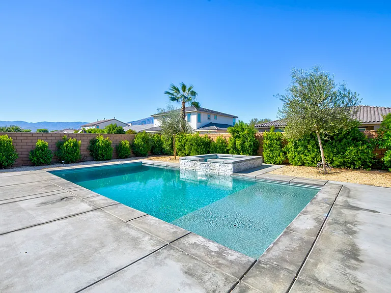 50105 Rocamora St — Photo 32