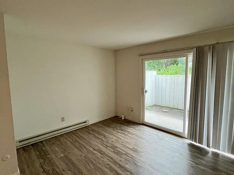 University Park Apartments near Cornell University — Photo 283