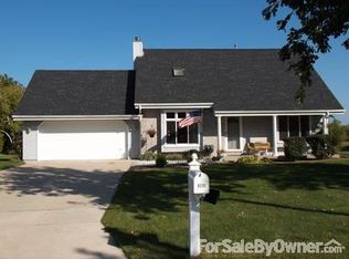 8220 S Park View Ct, Oak Creek, WI 53154