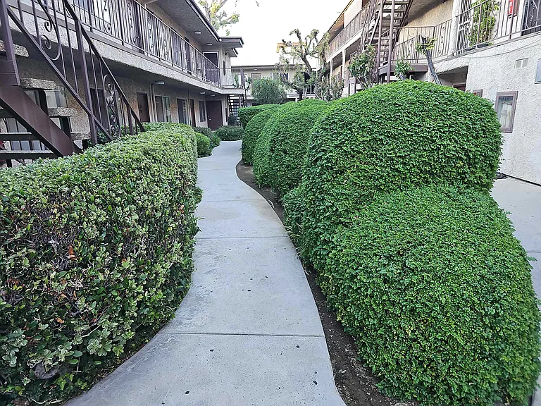 Sepulveda Blvd — Photo 12
