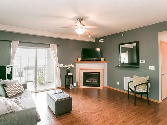 2nd image of 460 Bradley Pl Unit 7