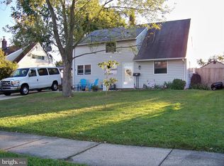 25 Granite Rd, Levittown, PA 19057