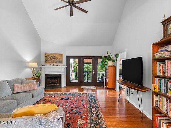 4th image of 219 Twinleaf Ln