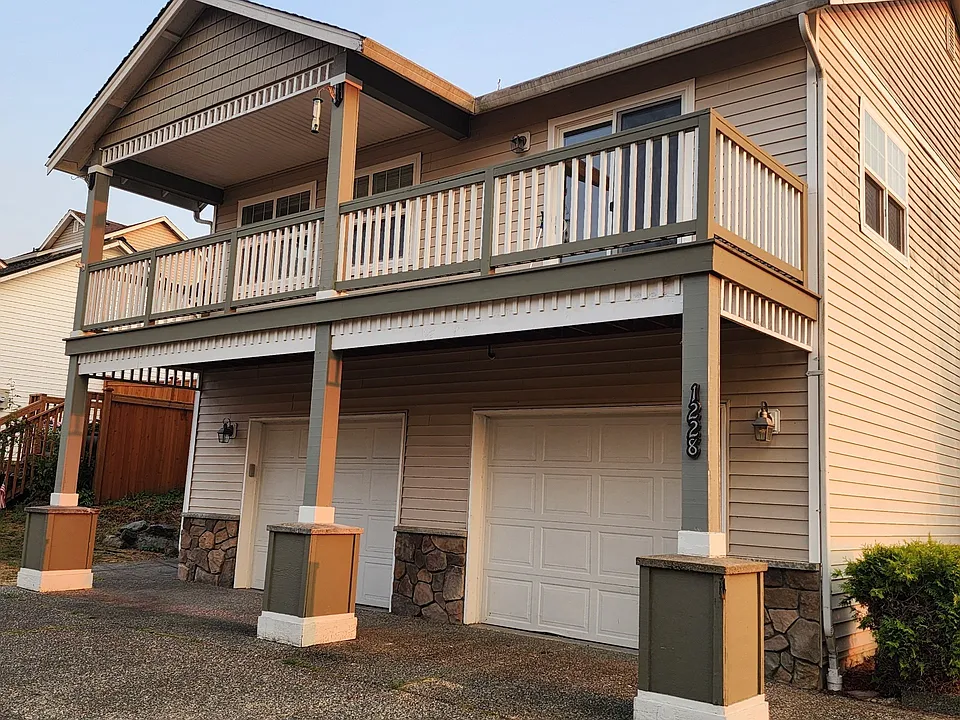 1228 113th Ave SE