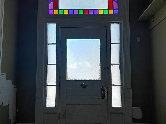 5th image of 628 Franklin St