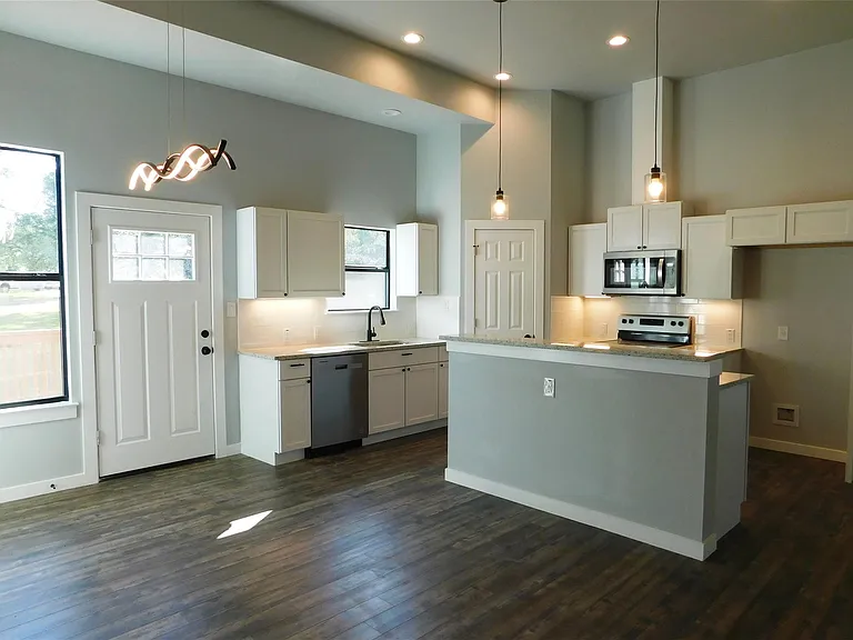 207 Laurel Ln — Photo 5