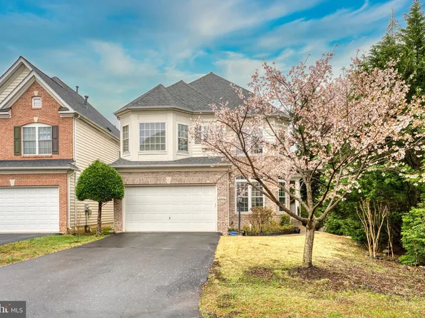 5648 Lierman Cir, Centreville, VA 20120