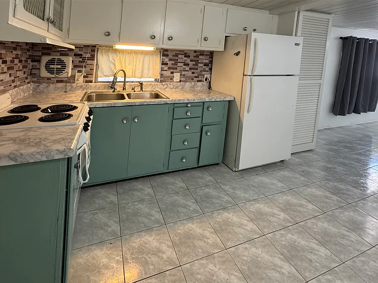 817 SW 1st Pl — Photo 6