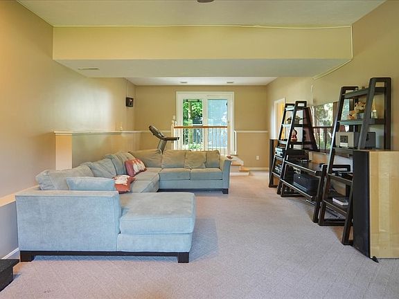 3rd image of 54 Erica Dr