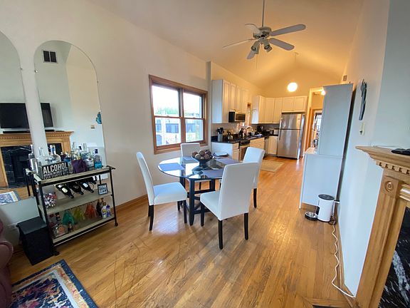 3rd image of 1351 N Wolcott Ave #3