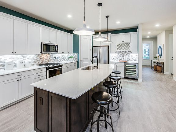 Kitchen with Large Center Island - Perfect for Entertaining