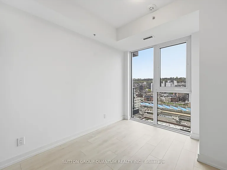 75 James St S #1221 — Photo 17